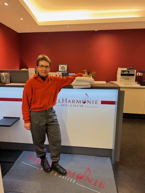 Kathrin Hampel schenkt den Handtüchern aus dem Hotel ein zweites Leben im Frauenhaus Jena